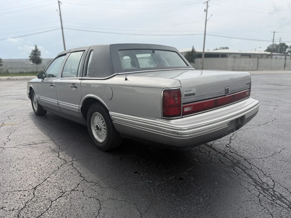 1991 Lincoln Town Car - Image 20 of 31