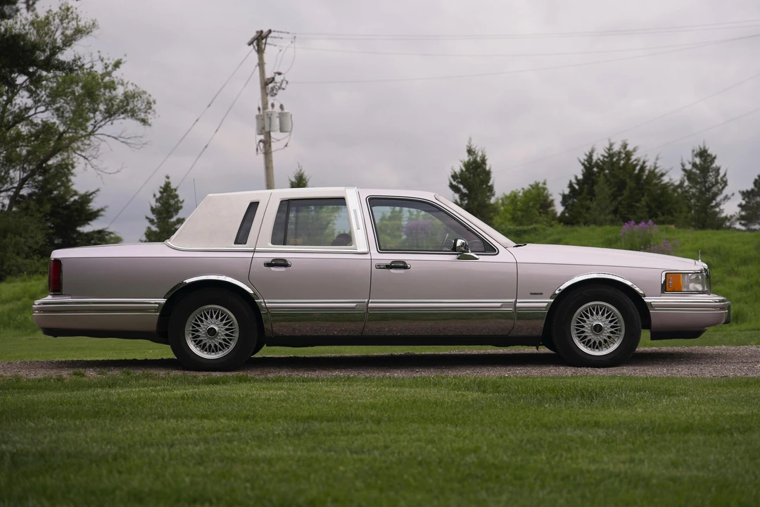 1991 Lincoln Town Car - Image 3 of 31