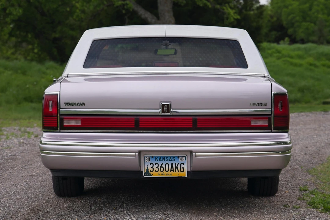 1991 Lincoln Town Car - Image 5 of 31