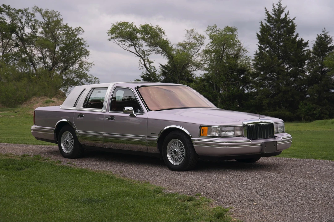 1991 Lincoln Town Car - Image 10 of 31