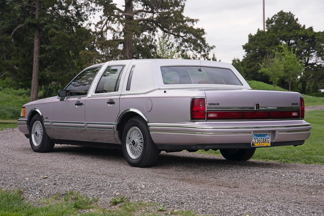 1991 Lincoln Town Car - Image 4 of 31
