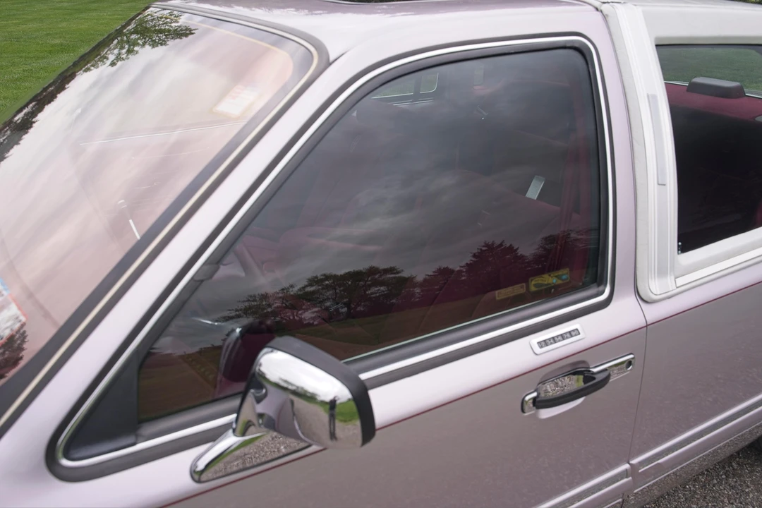 1991 Lincoln Town Car - Image 28 of 31
