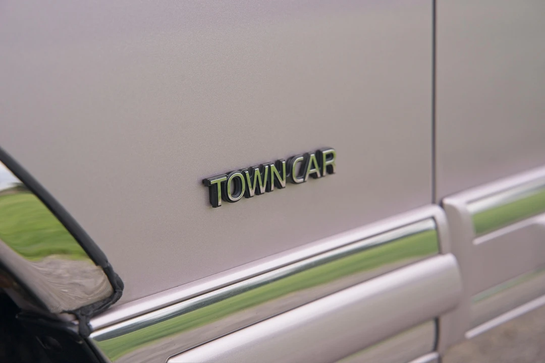 1991 Lincoln Town Car - Image 23 of 31