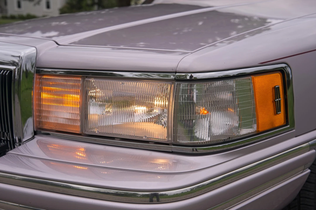 1991 Lincoln Town Car - Image 18 of 31