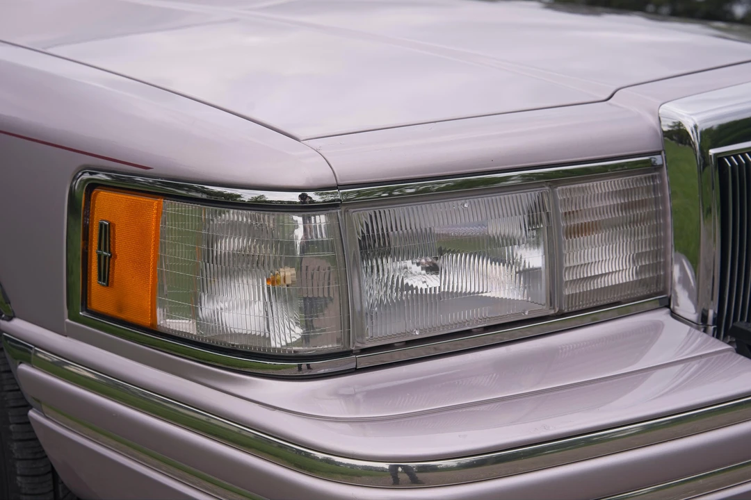 1991 Lincoln Town Car - Image 11 of 31