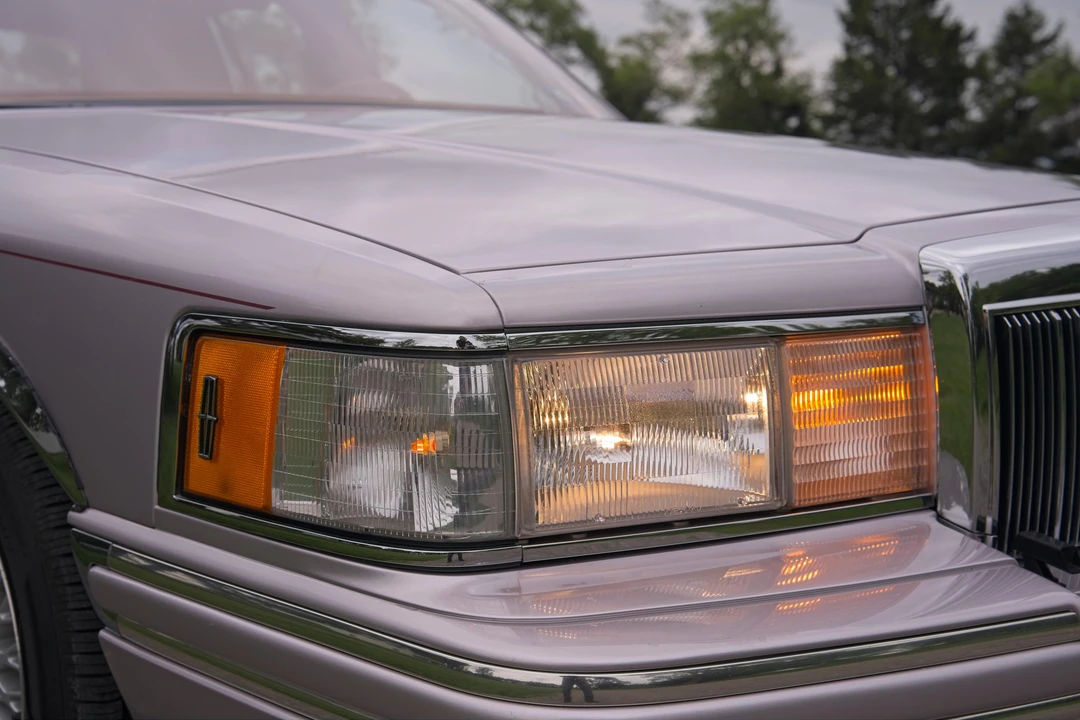 1991 Lincoln Town Car - Image 12 of 31