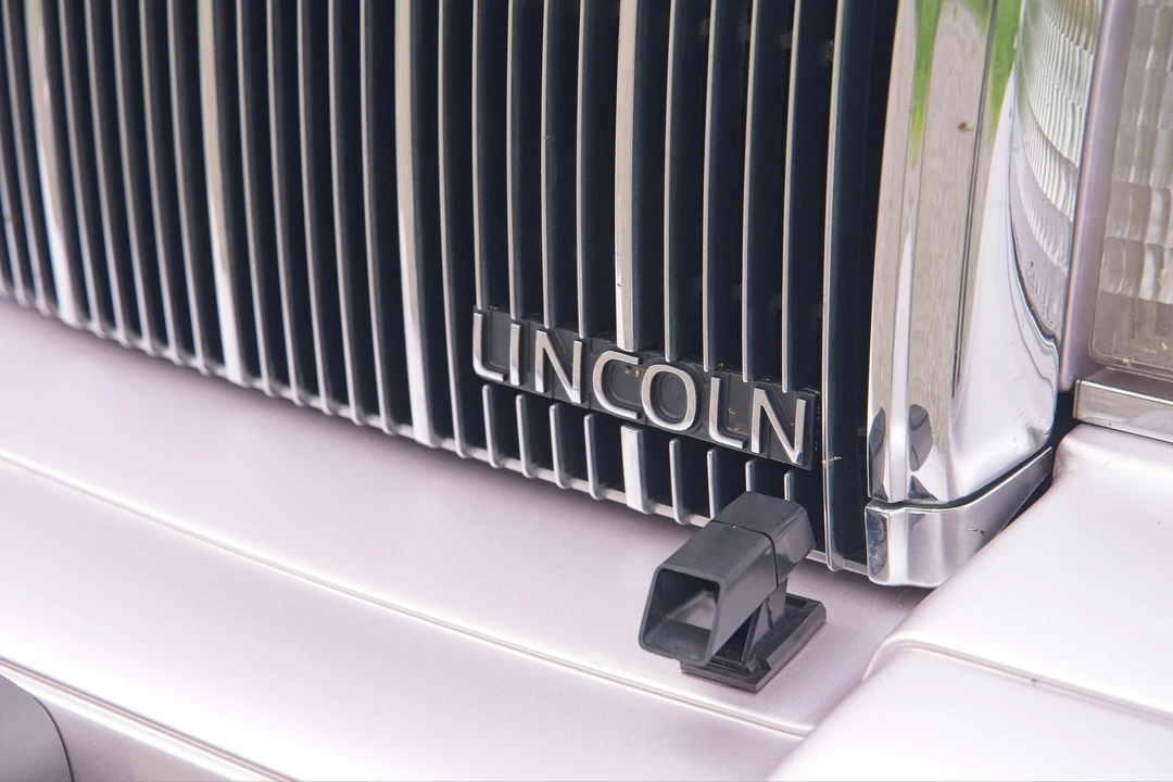 1991 Lincoln Town Car - Image 16 of 31