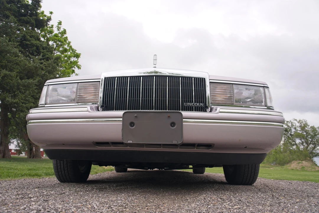 1991 Lincoln Town Car - Image 7 of 31