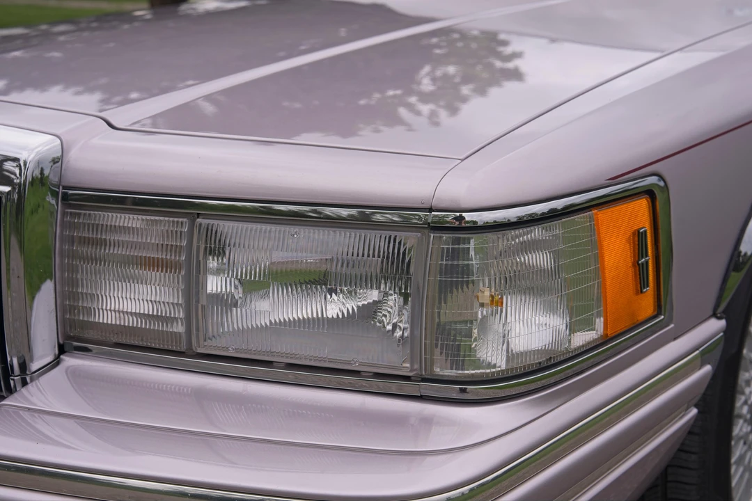 1991 Lincoln Town Car - Image 17 of 31