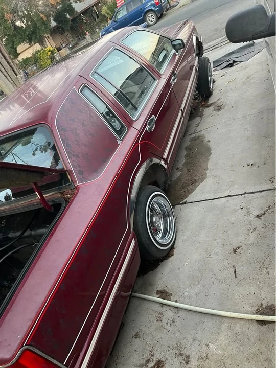 1991 Lincoln Town Car - Image 2 of 6