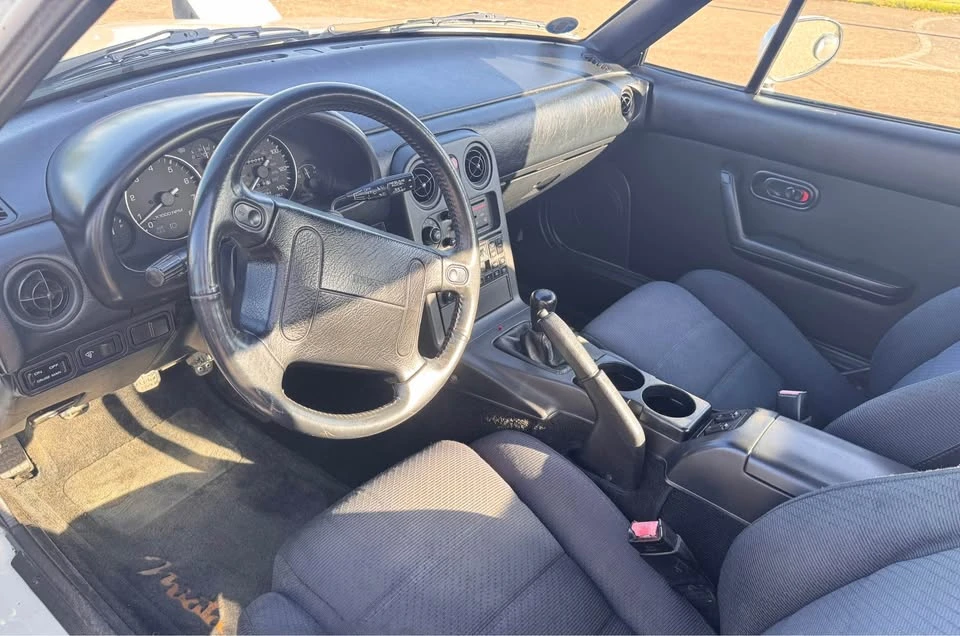 1991 Mazda NA MX-5 Miata - Image 6 of 10