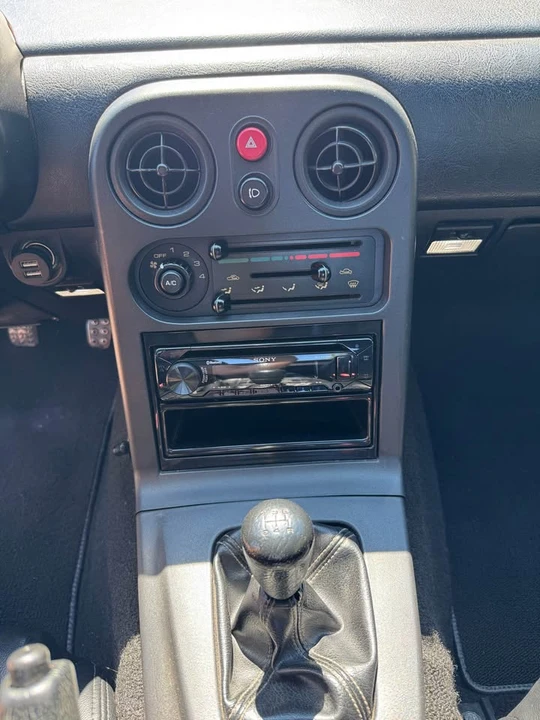 1991 Mazda NA MX-5 Miata - Image 15 of 18