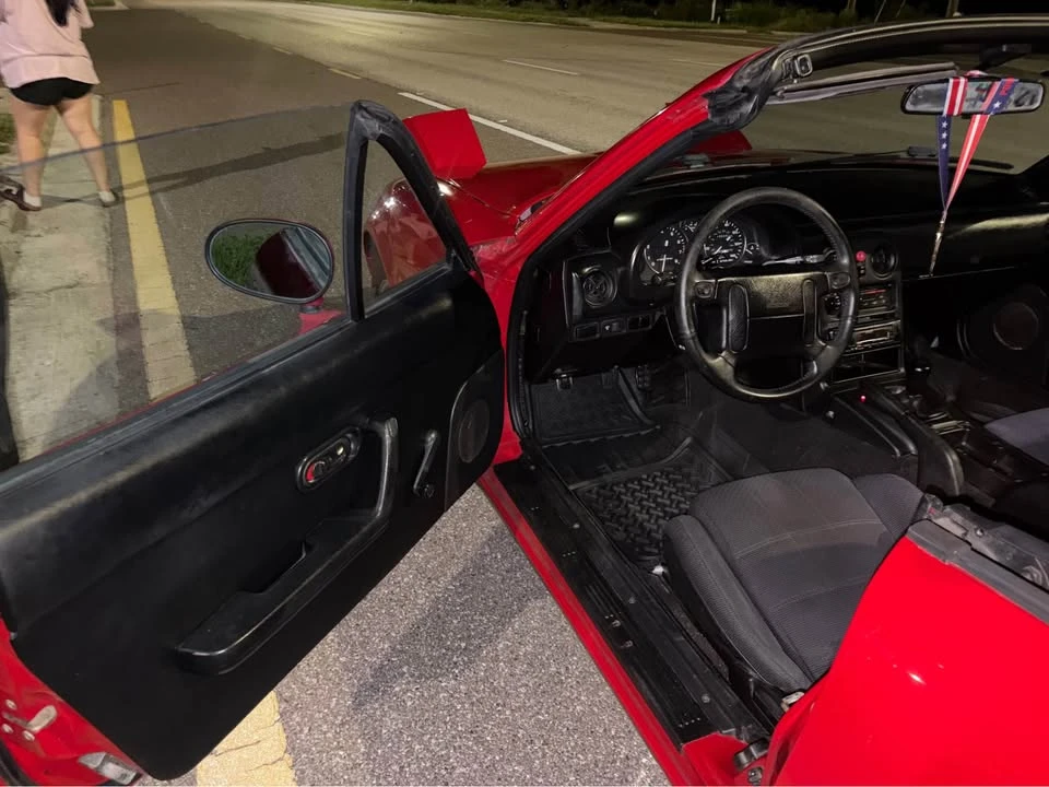 1991 Mazda NA MX-5 Miata - Image 5 of 10