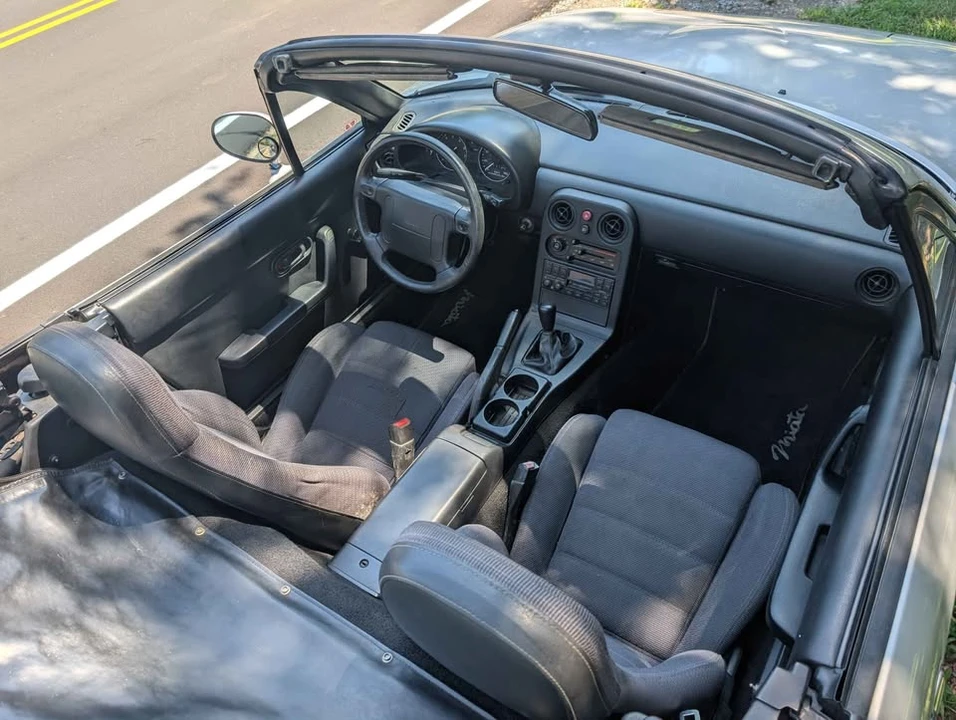 1991 Mazda NA MX-5 Miata - Image 5 of 10