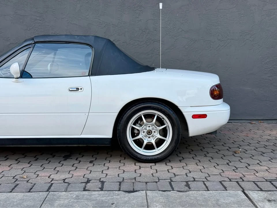 1991 Mazda NA MX-5 Miata - Image 11 of 20