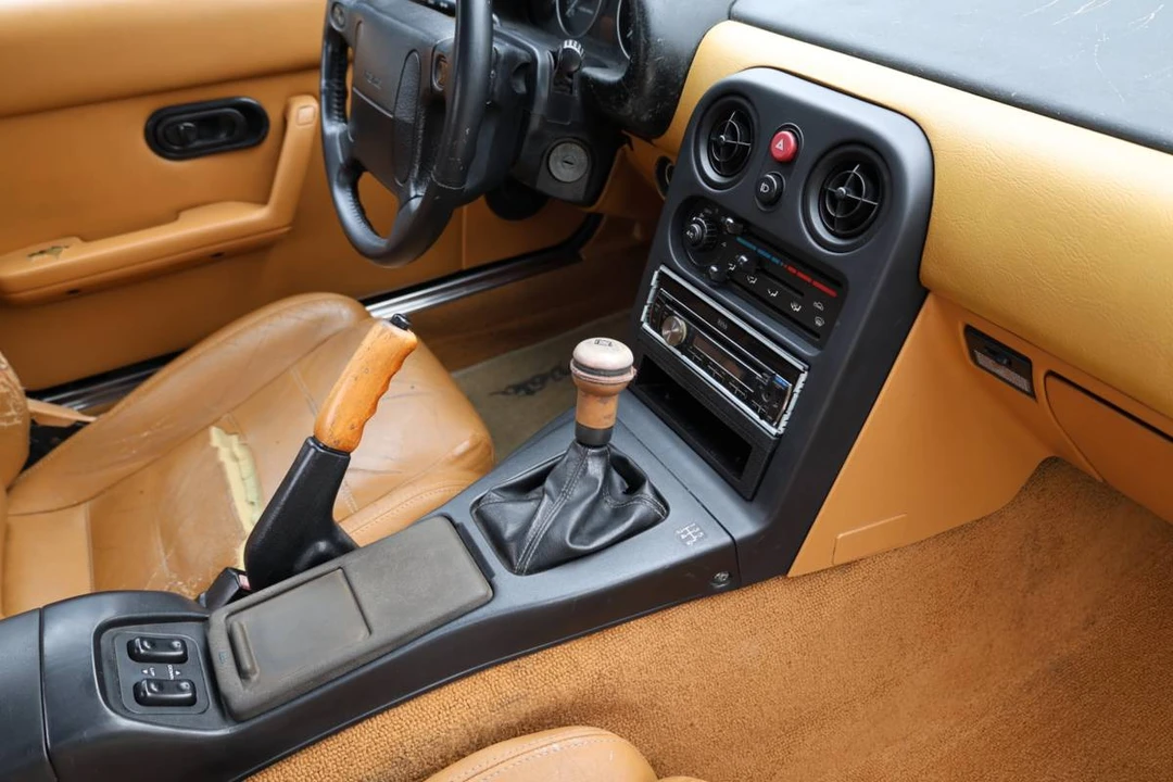 1991 Mazda NA MX-5 Miata - Image 17 of 21