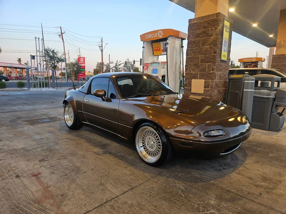 2001 Mazda NB MX-5 Miata - Image 2 of 12