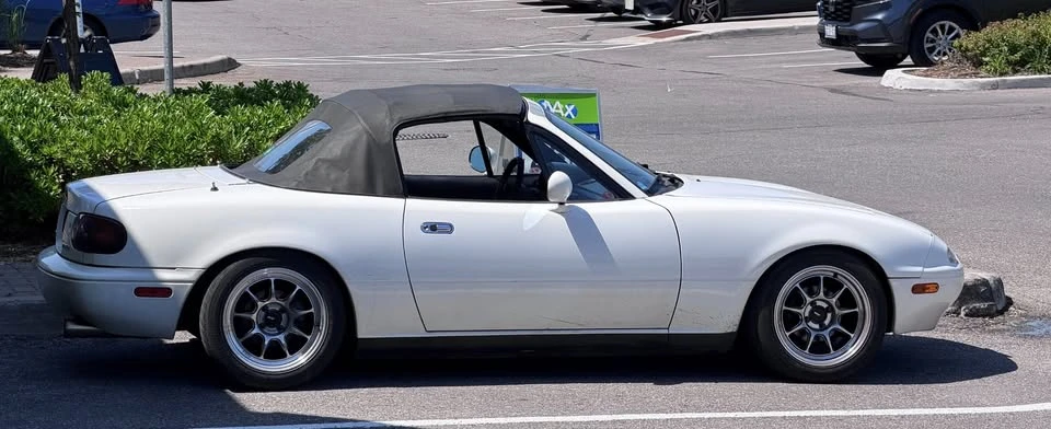 1991 Mazda NA MX-5 Miata - Image 2 of 16