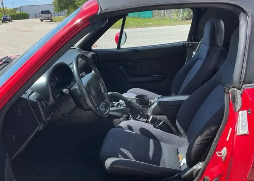1991 Mazda NA MX-5 Miata - Image 5 of 5