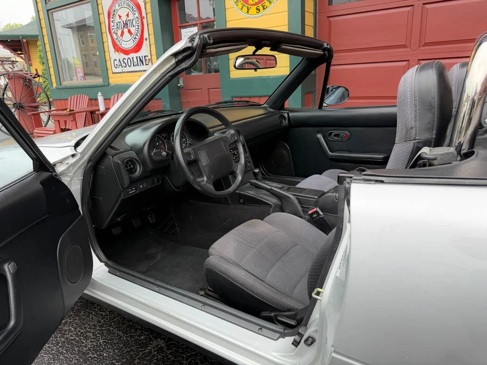 1991 Mazda NA MX-5 Miata - Image 23 of 31