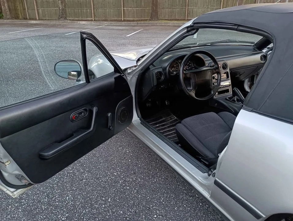 1991 Mazda NA MX-5 Miata - Image 6 of 10
