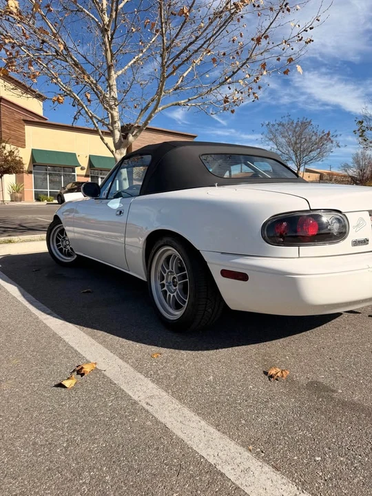 1991 Mazda NA MX-5 Miata - Image 4 of 12
