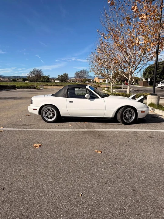 1991 Mazda NA MX-5 Miata - Image 11 of 12