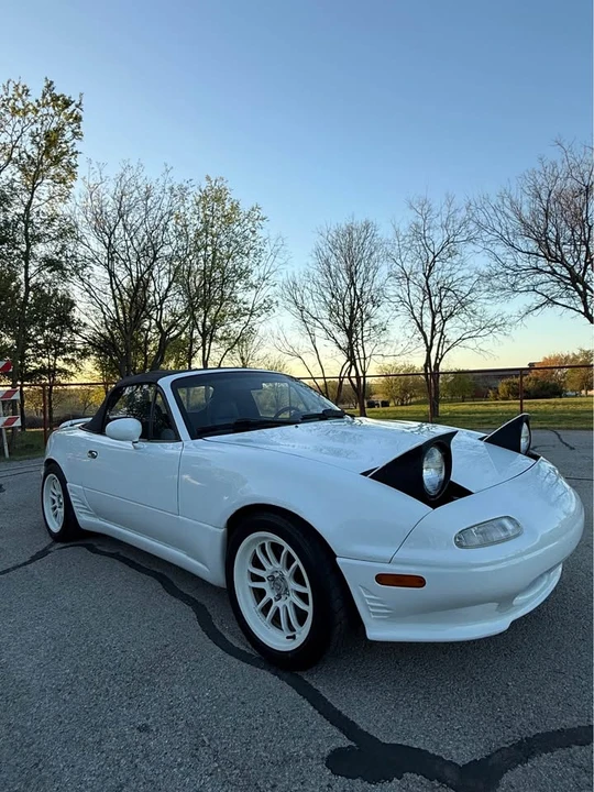 1991 Mazda NA MX-5 Miata - Image 6 of 17