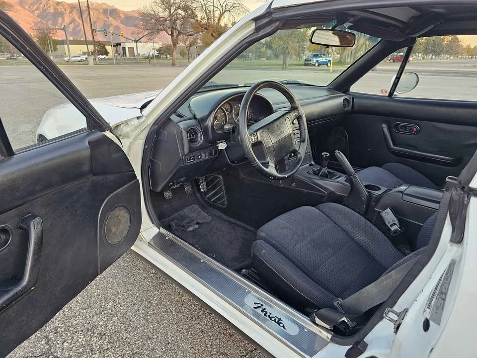 1991 Mazda NA MX-5 Miata - Image 6 of 8
