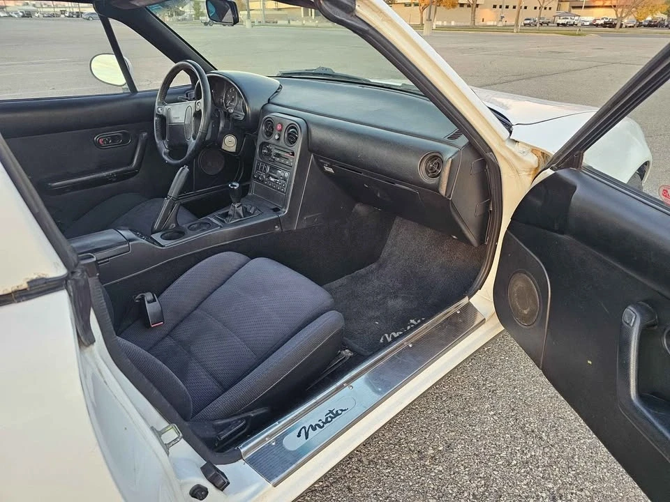 1991 Mazda NA MX-5 Miata - Image 5 of 8