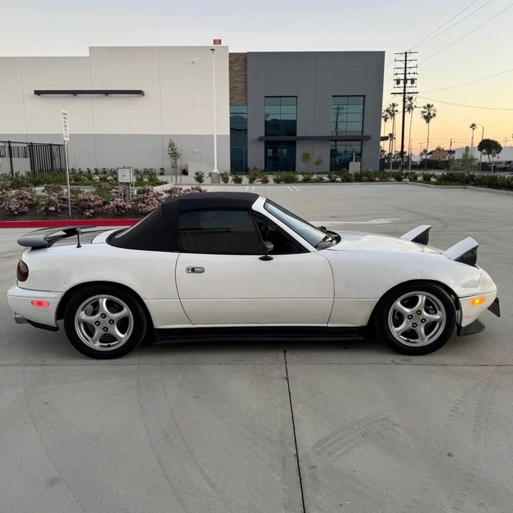 1991 Mazda NA MX-5 Miata - Image 5 of 17