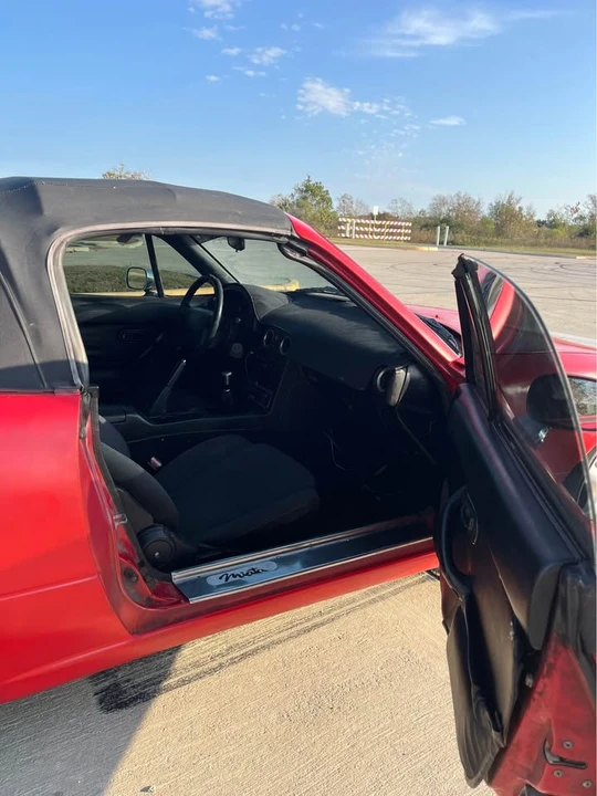 1991 Mazda NA MX-5 Miata - Image 5 of 10