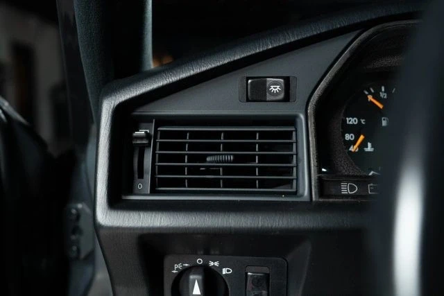 1991 Mercedes-Benz 190E 2.5-16 Evolution II - Image 14 of 21