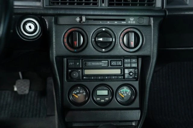 1991 Mercedes-Benz 190E 2.5-16 Evolution II - Image 16 of 21
