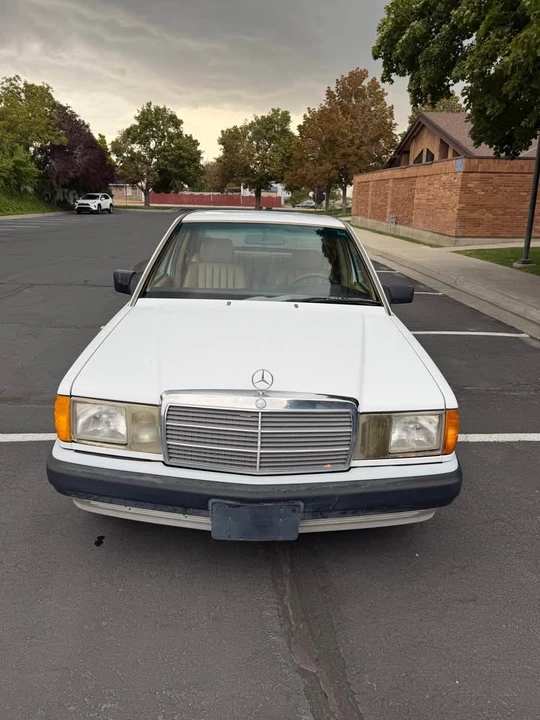 1991 Mercedes-Benz 190E - Image 2 of 8