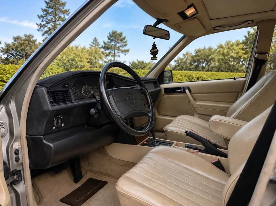 1991 Mercedes-Benz 190E - Image 2 of 8
