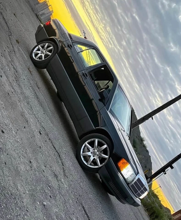 1991 Mercedes-Benz 190E - Image 6 of 8