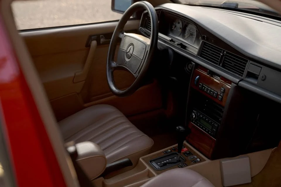 1991 Mercedes-Benz 190E - Image 15 of 16