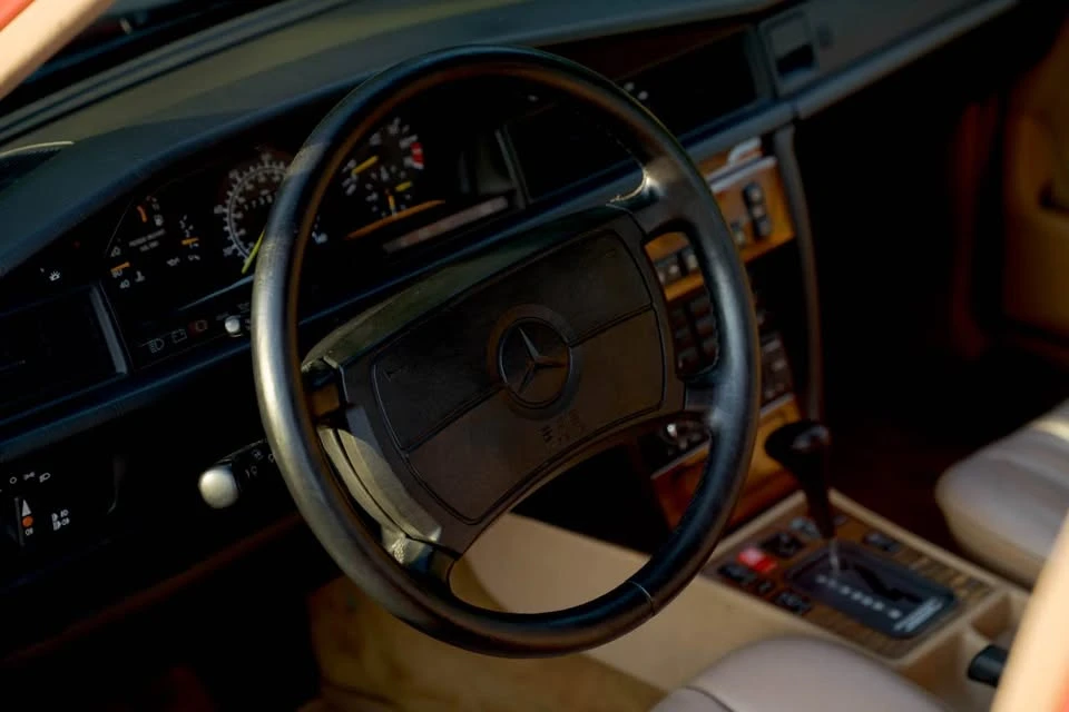 1991 Mercedes-Benz 190E - Image 12 of 16