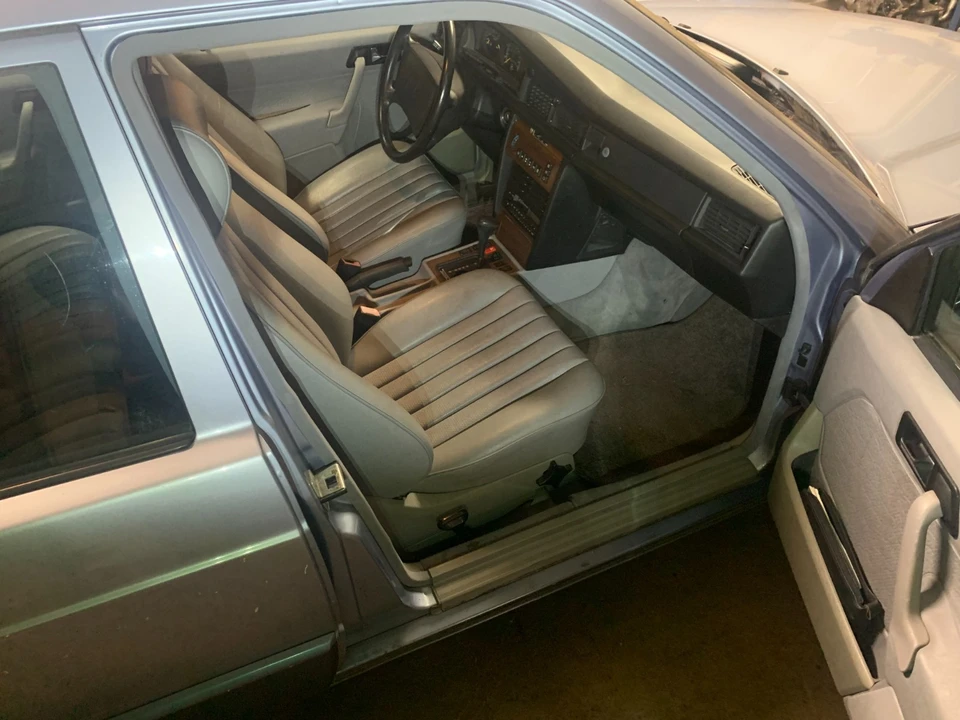 1991 Mercedes-Benz 190E - Image 17 of 17