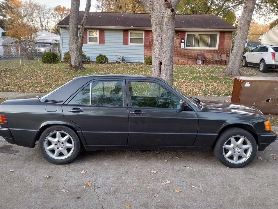 1991 Mercedes-Benz 190E - Image 2 of 3