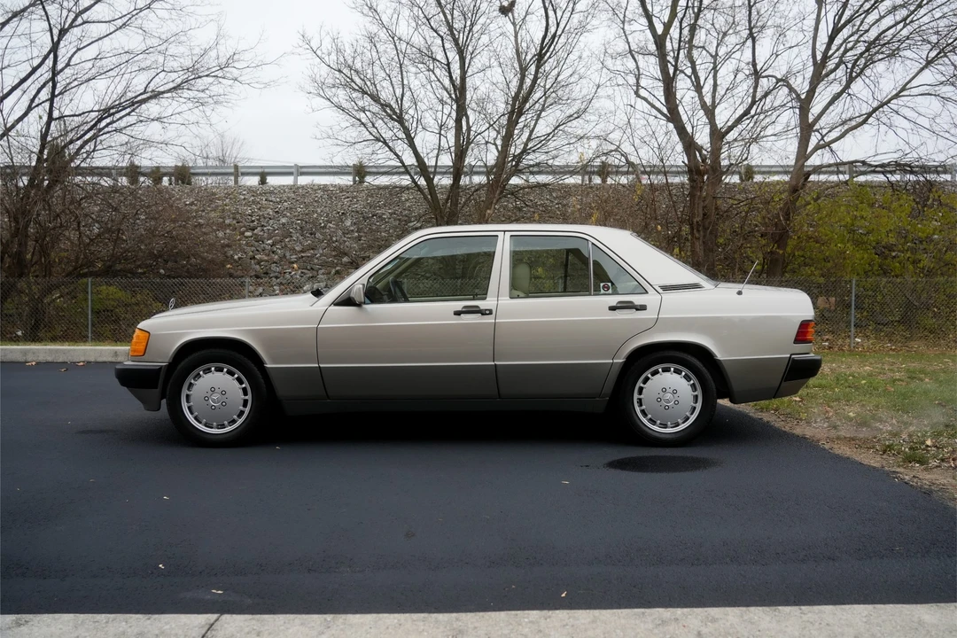 1991 Mercedes-Benz 190E - Image 2 of 31