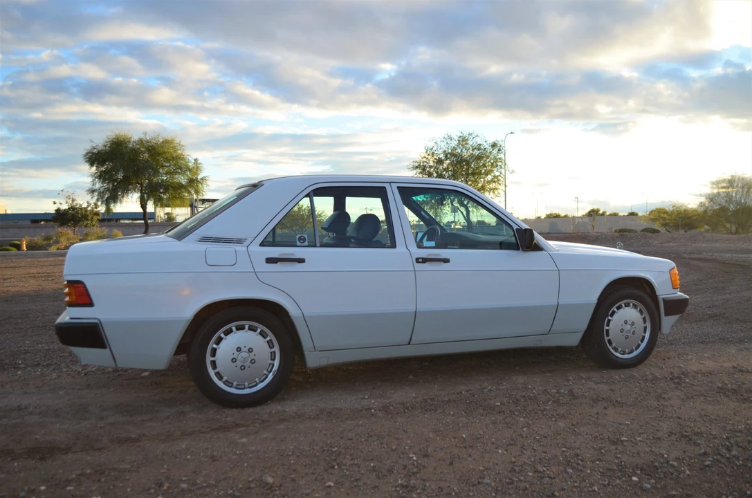 1991 Mercedes-Benz 190E - Image 12 of 31