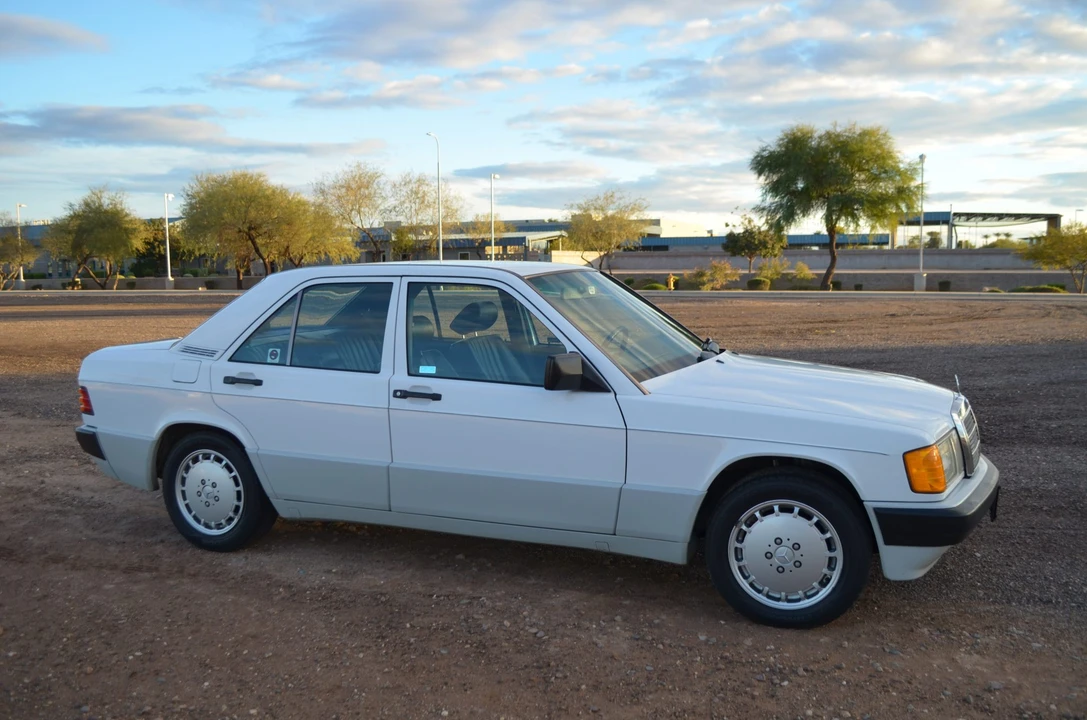 1991 Mercedes-Benz 190E - Image 10 of 31