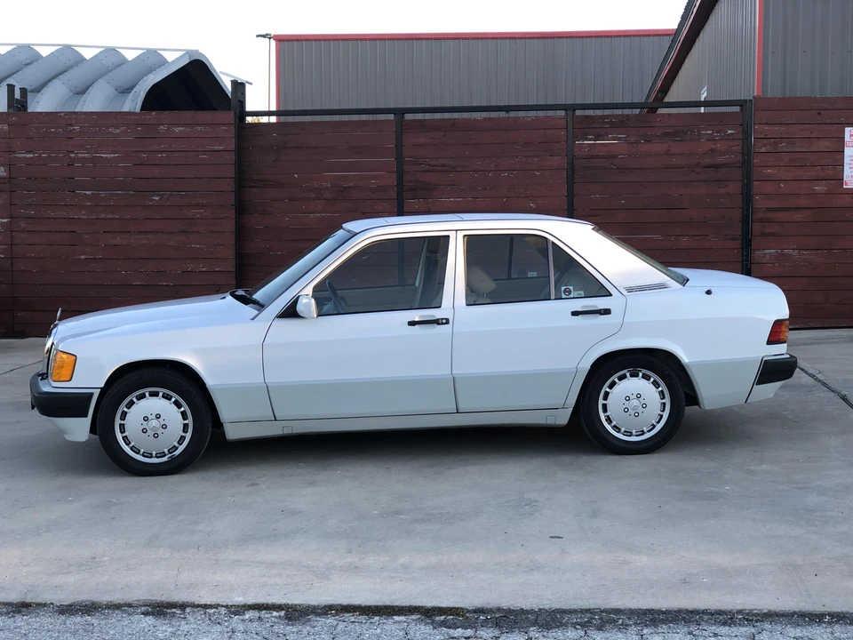 1991 Mercedes-Benz 190E - Image 7 of 31