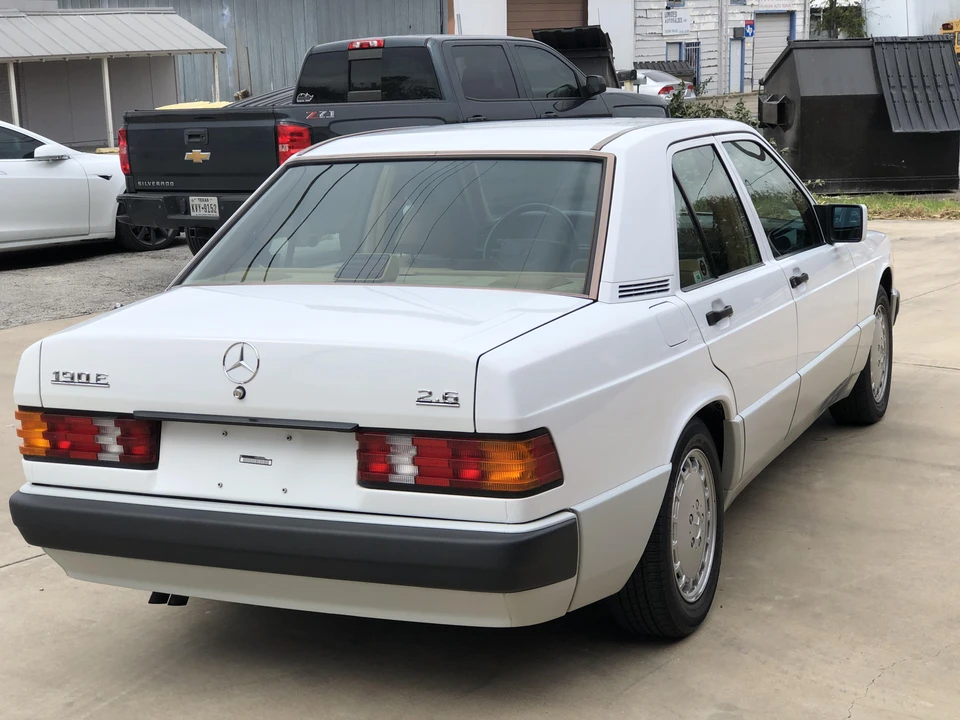 1991 Mercedes-Benz 190E - Image 10 of 31
