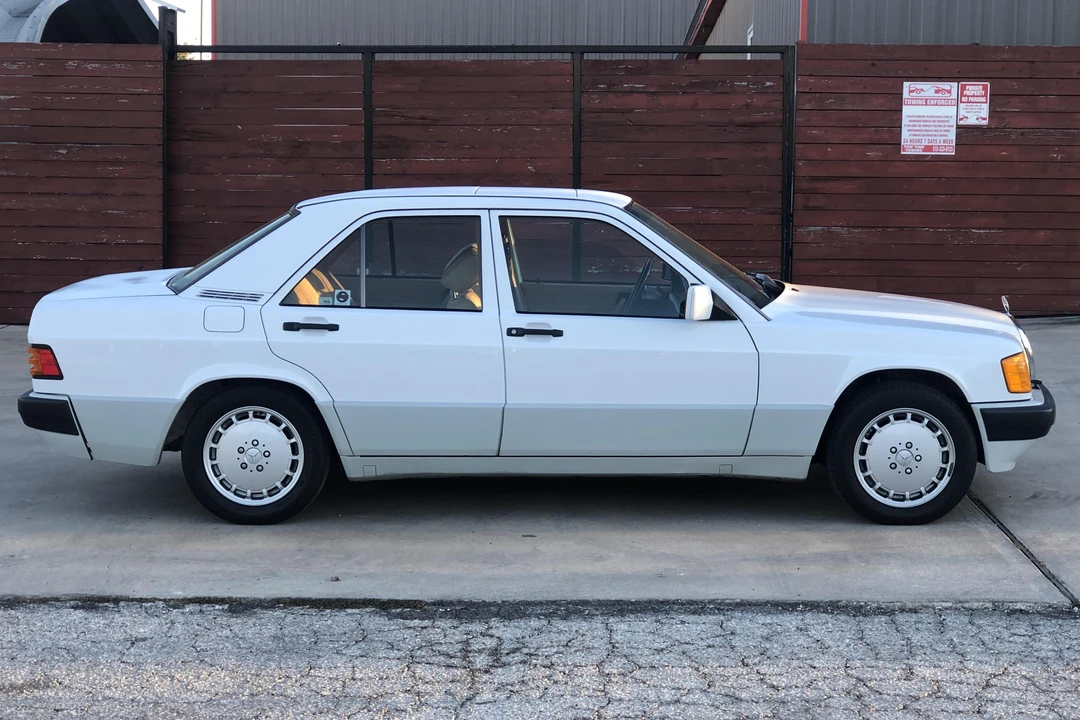 1991 Mercedes-Benz 190E - Image 3 of 31