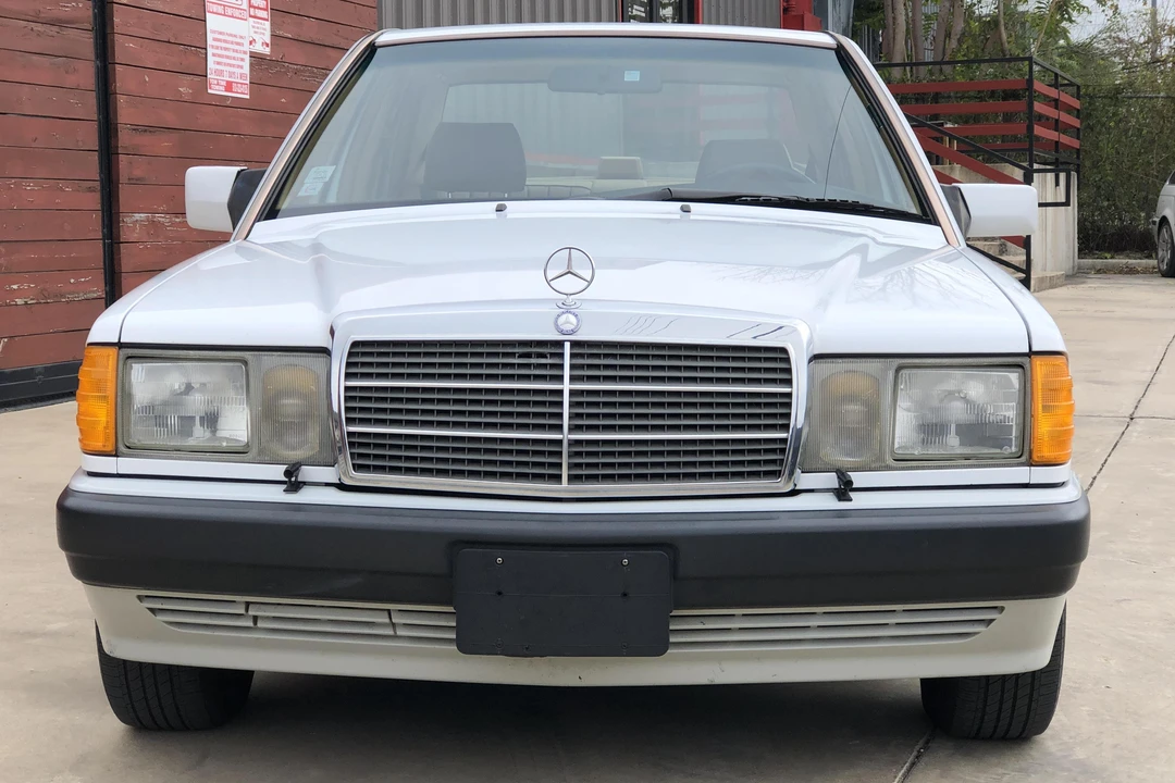 1991 Mercedes-Benz 190E - Image 2 of 31