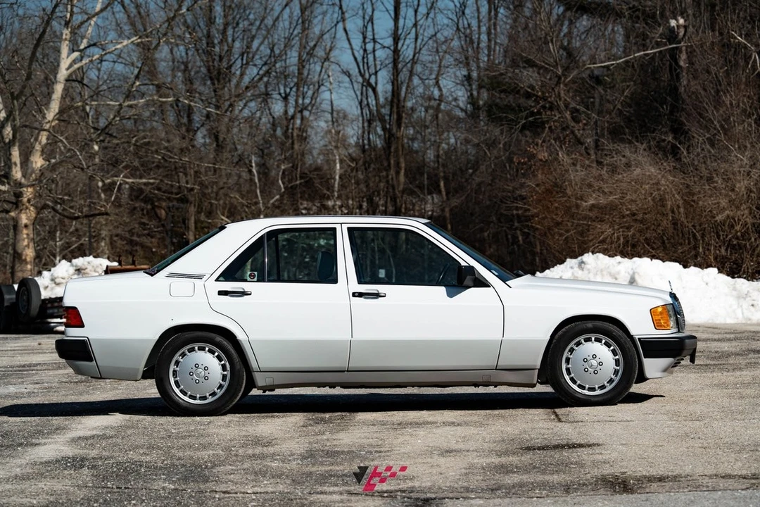 1991 Mercedes-Benz 190E - Image 10 of 21