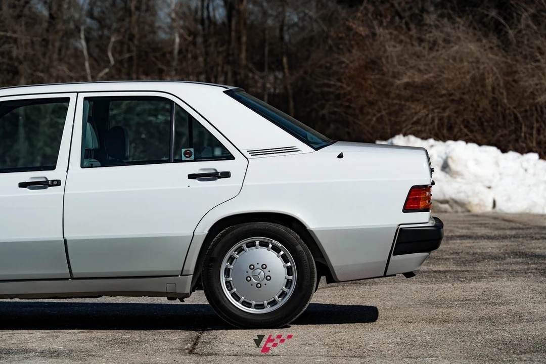 1991 Mercedes-Benz 190E - Image 17 of 21